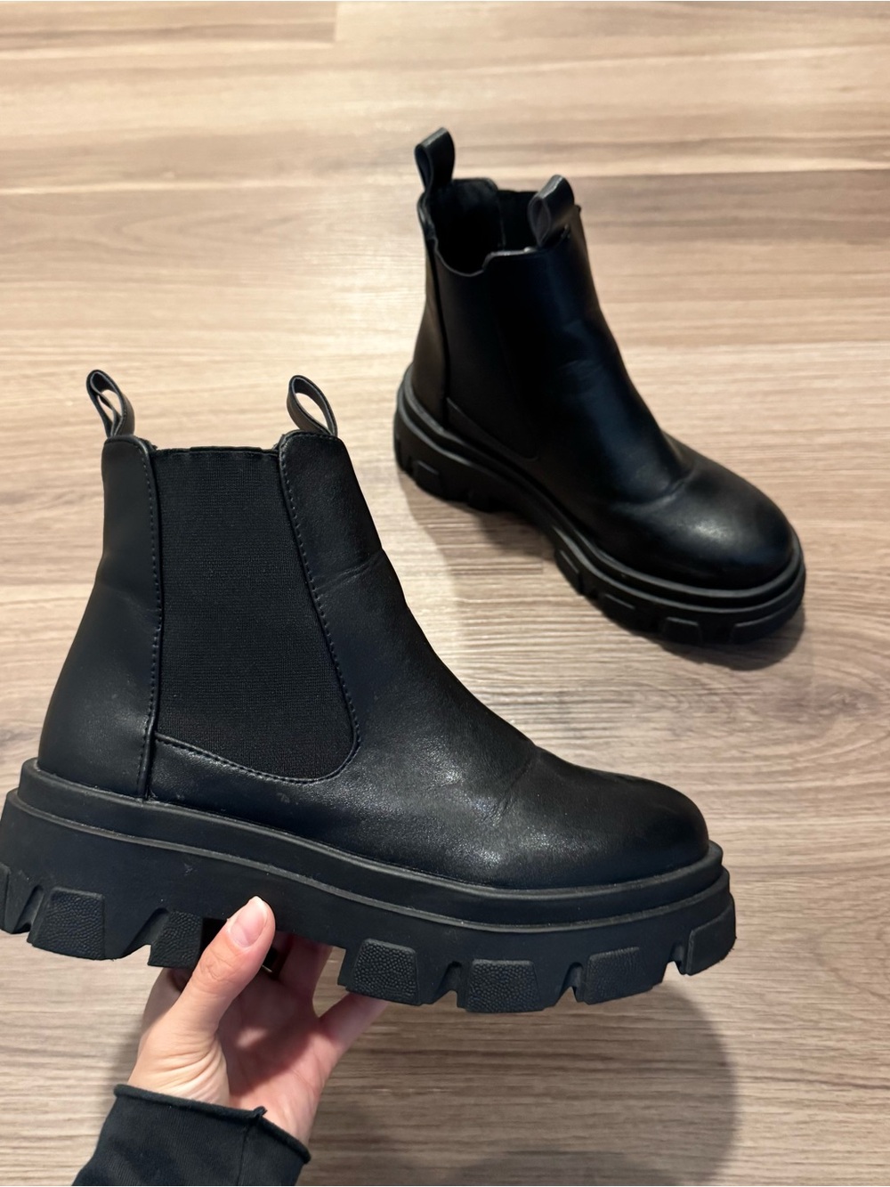 SHEIN Black Lug Sole Chelsea Boots